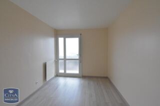  Appartement à louer 4 pièces 82 m²
