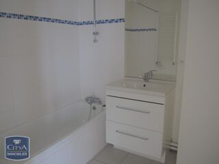  Appartement à louer 4 pièces 79 m²