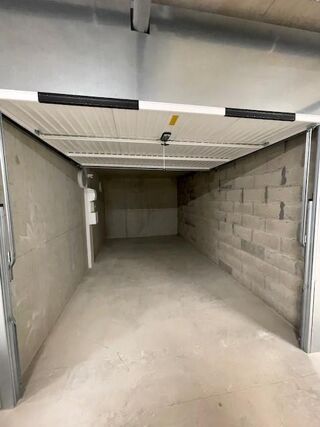  Parking / Garage à louer 