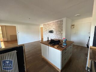  Appartement à louer 5 pièces 84 m²
