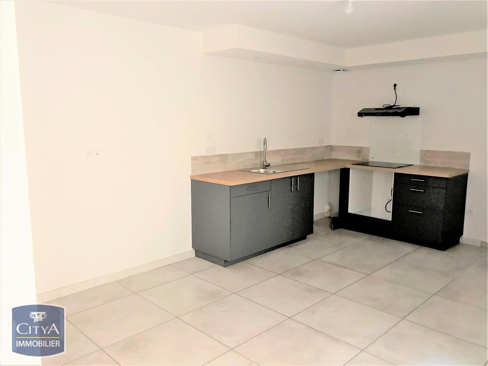 GRAND APPARTEMENT T4 LUMINEUX AVEC COURS PRIVEE - CASTEL....