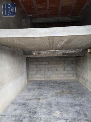  Parking / Garage à louer 