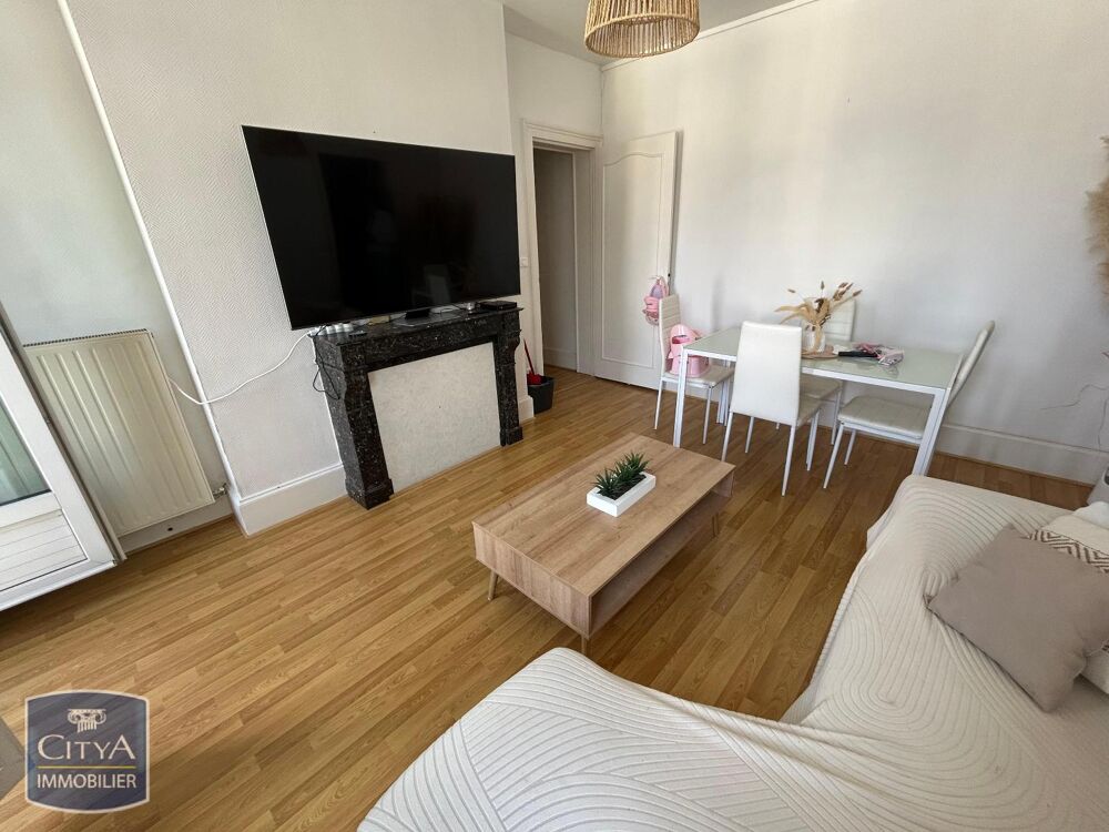 À LOUER PLEIN CENTRE VILLE: Appartement T3 situé à Châlo....