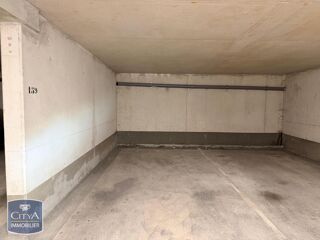  Parking / Garage à louer 