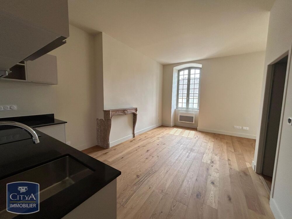 "Rénovation Monument Historique" À LOUER : Appartement T....