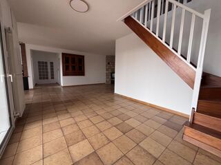  Appartement � louer 5 pi�ces 151 m�