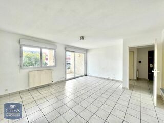 Appartement à louer 4 pièces 82 m²