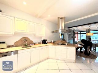  Appartement à louer 3 pièces 121 m²