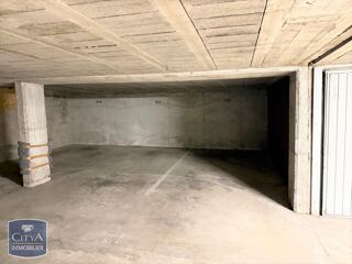  Parking / Garage à louer 