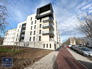  Appartement à louer 5 pièces 104 m²