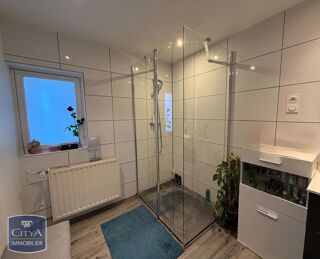  Appartement à louer 3 pièces 75 m²