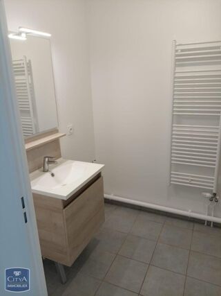  Appartement à louer 3 pièces 65 m²