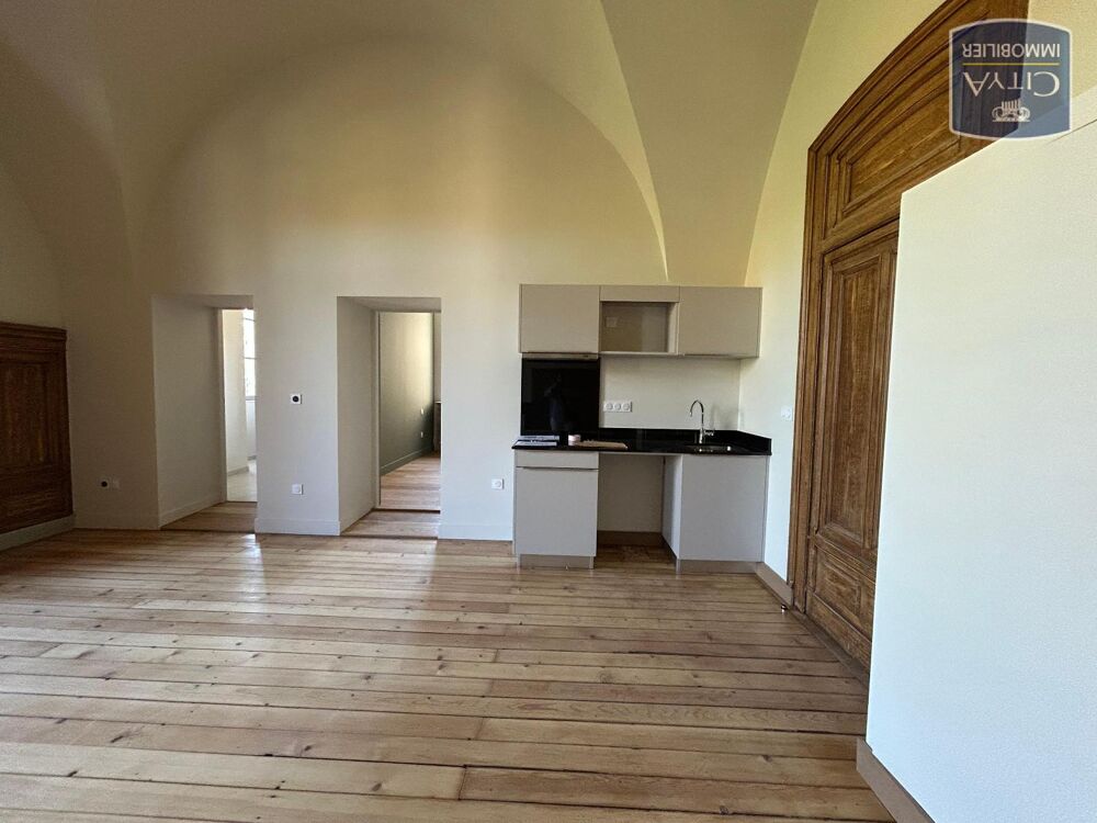 "Rénovation Monuments Historiques" À LOUER : Appartement....