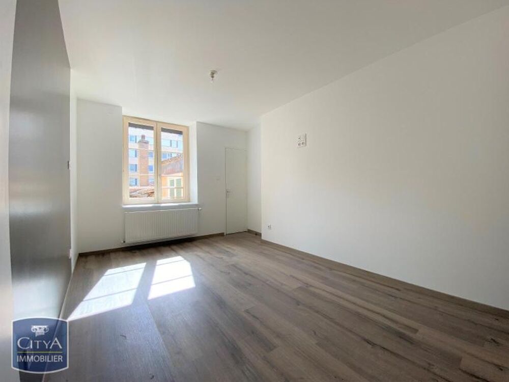 À LOUER : Appartement T5 situé à Mâcon, offrant un cadre....