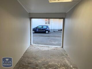  Parking / Garage à louer 