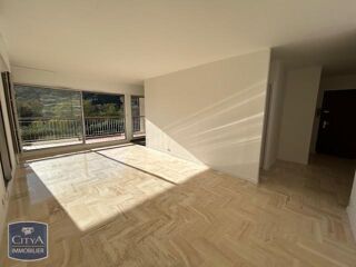  Appartement à louer 3 pièces 74 m²