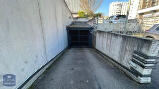 Parking / Garage à louer 