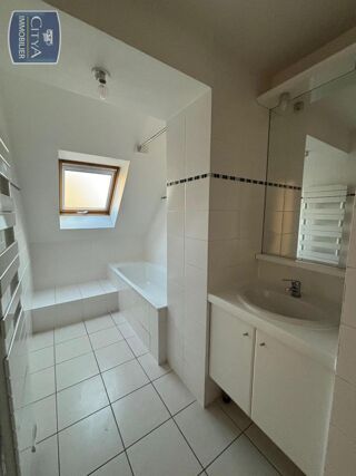  Appartement à louer 4 pièces 81 m²