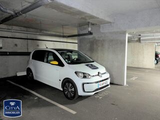  Parking / Garage à louer 
