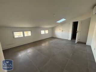  Appartement à louer 4 pièces 151 m²