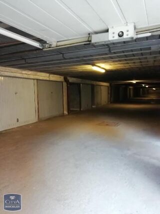  Parking / Garage à louer 