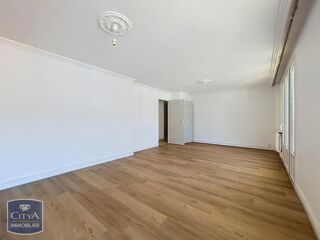  Appartement à louer 4 pièces 86 m²