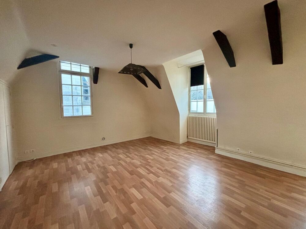 Vieux Tours - À LOUER : Charmant appartement T1 situé au....