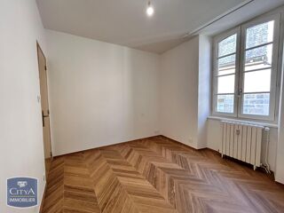  Appartement à louer 3 pièces 92 m²