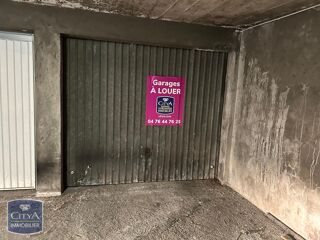  Parking / Garage à louer 