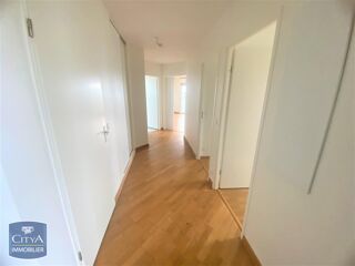  Appartement à louer 3 pièces 75 m²