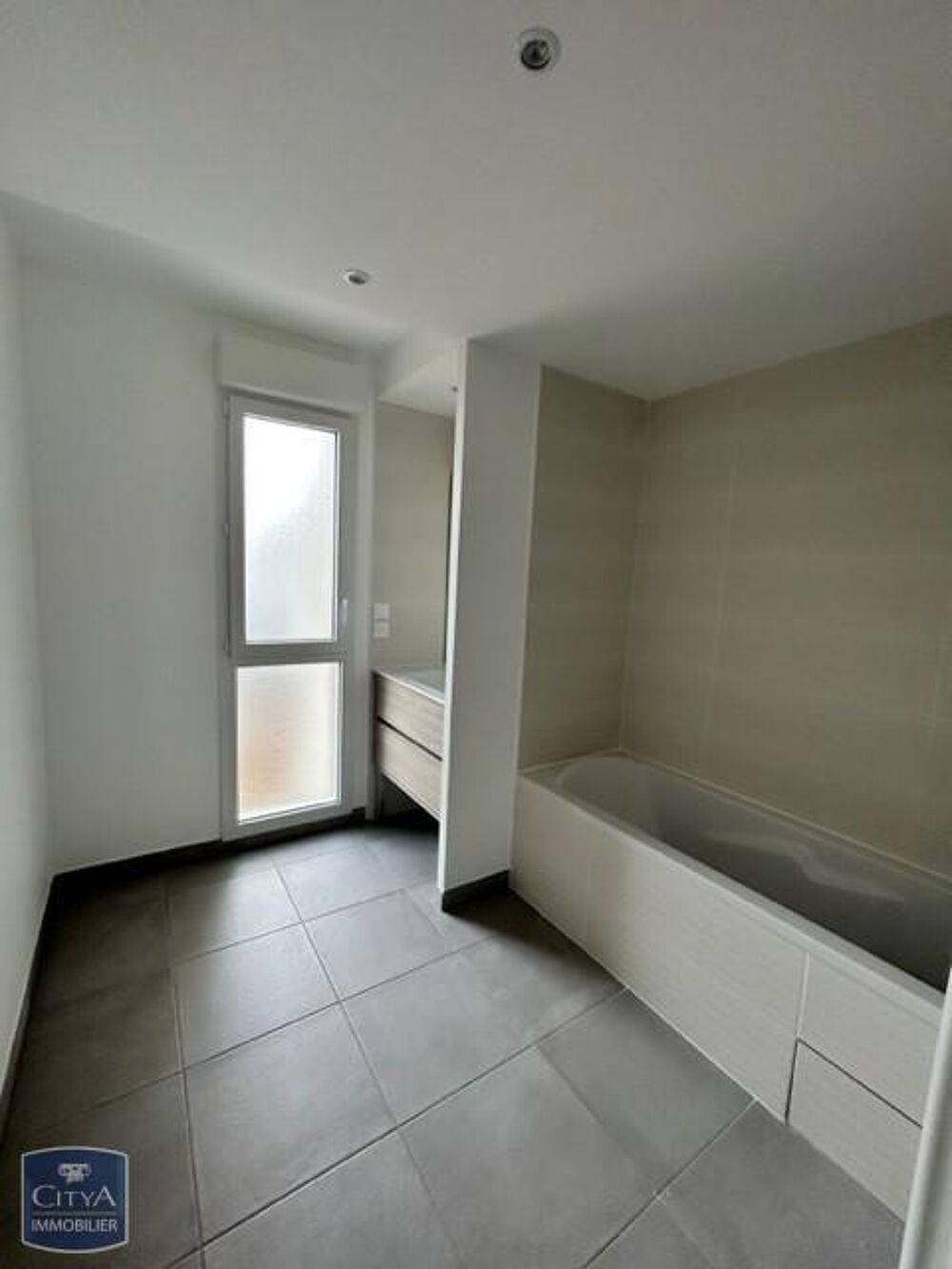 location Appartement - 3 pièce(s) - 67 m² Villefranche-sur-Saône (69400)