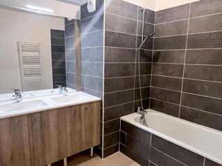  Appartement à louer 3 pièces 72 m²
