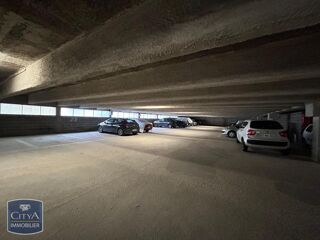  Parking / Garage à louer 