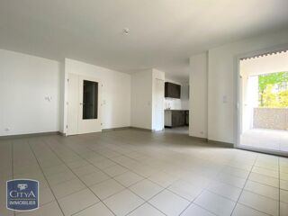  Appartement à louer 3 pièces 77 m²