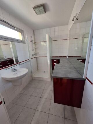  Appartement à louer 3 pièces 69 m²