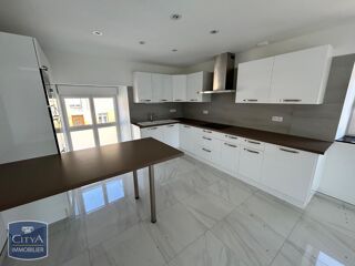  Appartement à louer 3 pièces 96 m²