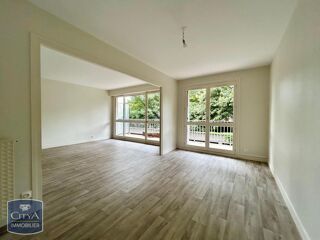  Appartement à louer 5 pièces 104 m²