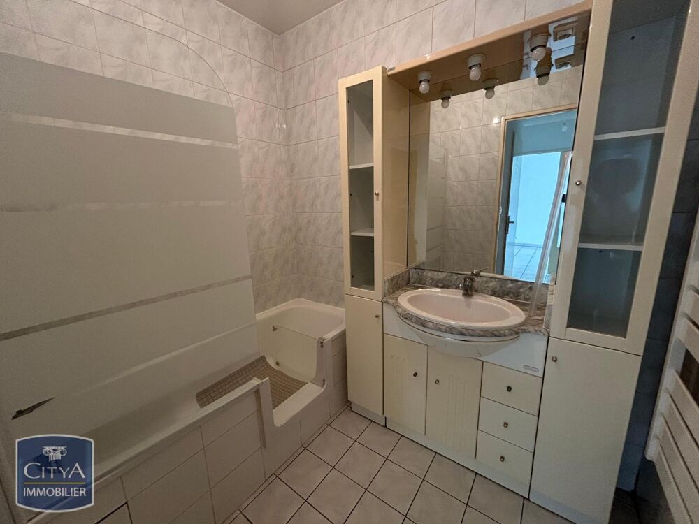 À LOUER : Appartement T2 à Arpajon. Ce bien de 42 m² se ....