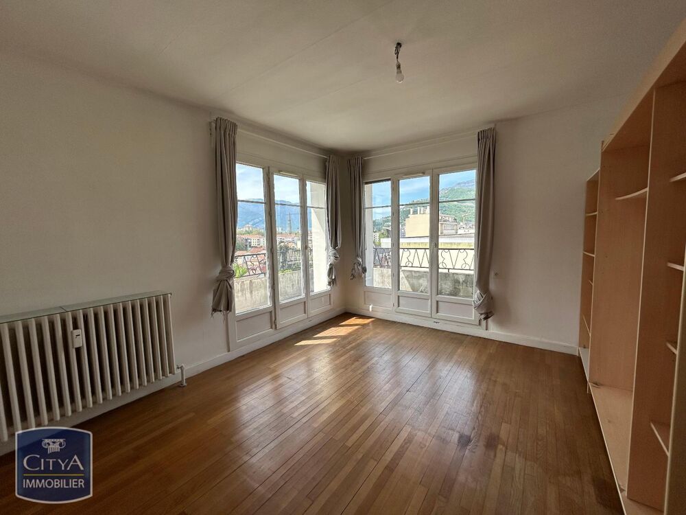 À LOUER : Appartement T3 situé à Grenoble,. Ce bien spac....