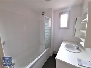  Appartement à louer 4 pièces 77 m²