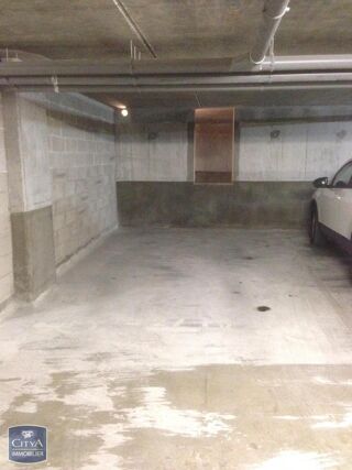  Parking / Garage � louer 