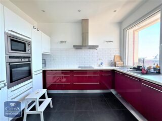  Appartement à louer 4 pièces 136 m²