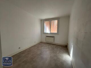  Appartement à louer 4 pièces 66 m²
