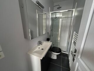  Appartement à louer 2 pièces 33 m²