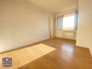  Appartement à louer 4 pièces 67 m² Nîmes