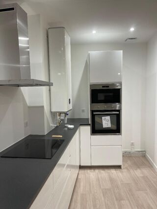  Appartement à louer 3 pièces 94 m²