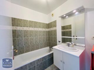  Appartement à louer 4 pièces 83 m²