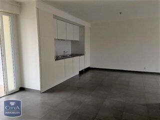  Appartement à louer 4 pièces 79 m²