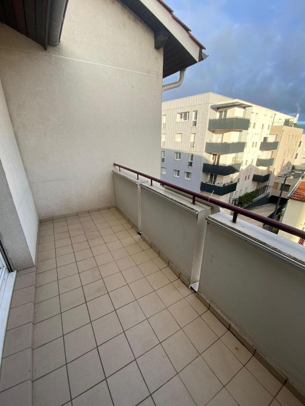 location Appartement - 3 pièce(s) - 71 m² Décines-Charpieu (69150)
