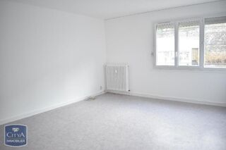  Appartement à louer 4 pièces 84 m²